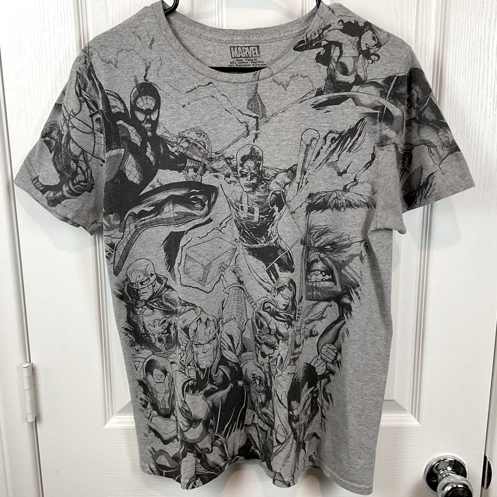 Pre-Owned Marvel Men’s The Avengers Gray Graphic T-Shirt, Size M
